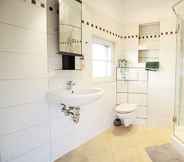 In-room Bathroom 6 Idyllic and central Holidayhome