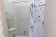 Toilet Kamar La Cour de Berthe Ouest