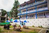 Exterior goSTOPS Manali - Hostel