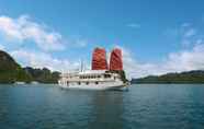 Lainnya 5 Halong Bay Deluxe Cruise Bungalow on Island