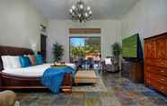 ห้องนอน 5 Custom Home! 2+ Acres True Indoor-outdoor Living!