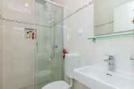 In-room Bathroom Rooms Batina