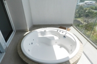 Kolam Renang Martinique Delux with Private Hot Tub