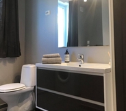 In-room Bathroom 4 Notodden Sentrum Apartment NO 10