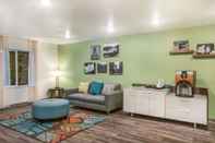 พื้นที่สาธารณะ WoodSpring Suites Atlanta Newnan