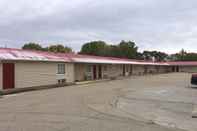 Exterior Big 12 Motel