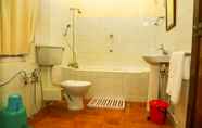 In-room Bathroom 7 Standard Double Room-wayanad