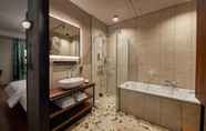 In-room Bathroom 6 Inntel Hotels Amsterdam Landmark