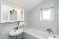 In-room Bathroom Apartments Laura