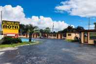 Exterior Slumberland Motel