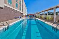 Kolam Renang Home2 Suites by Hilton Wilmington Wrightsville Beach