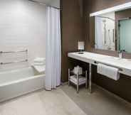 Toilet Kamar 2 AC by Marriott Portland Beaverton