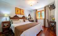 Bedroom 3 Villa com Piscina Braga by Izibookings