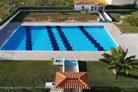 Swimming Pool Apartamento Praia de Porches,izibookings