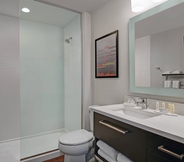 In-room Bathroom 5 TownePlace Suites by Marriott Columbus Dublin