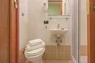 In-room Bathroom Domenichino guest house
