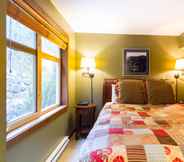 Bedroom 6 Ski in/ Ski out Minutes From Village, Private Hot Tub Sleeps 6 Free Shuttle