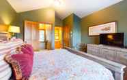 Bedroom 3 Ski in/ Ski out Minutes From Village, Private Hot Tub Sleeps 6 Free Shuttle