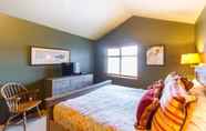 Bedroom 4 Ski in/ Ski out Minutes From Village, Private Hot Tub Sleeps 6 Free Shuttle