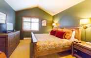 Bedroom 5 Ski in/ Ski out Minutes From Village, Private Hot Tub Sleeps 6 Free Shuttle
