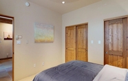 Bedroom 4 Art Haven - Stylish Southwestern Comfort, Walk to The Plaza