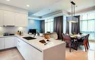 ห้องนอน 6 Three-bedrooms Apartment, Oakwood Suites La Maison Jakarta