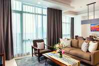 พื้นที่สาธารณะ Three-bedrooms Apartment, Oakwood Suites La Maison Jakarta