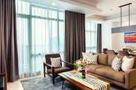 พื้นที่สาธารณะ Three-bedrooms Apartment, Oakwood Suites La Maison Jakarta