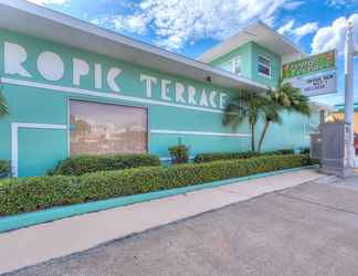 ภายนอกอาคาร 2 Tropic Terrace #54 - Beachfront Rental 1 Bedroom Condo by Redawning