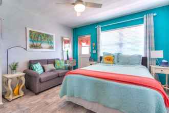 ห้องนอน 4 Tropic Terrace #54 - Beachfront Rental 1 Bedroom Condo by Redawning