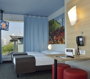Bedroom 7 B&B Hotel Berlin-Tiergarten