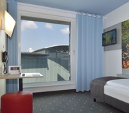 Bedroom 6 B&B Hotel Berlin-Tiergarten