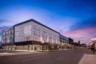 Exterior Courtyard by Marriott Lansing Downtown