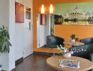 Sảnh chờ 2 B&B Hotel Hannover-Nord