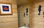 In-room Bathroom 5 Truly Kentish Holiday Lets