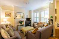 Lobi Charming Victorian Family Home in Wimbledon