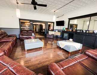 Lobby 2 The Pub with Private Yard & Parking, Near the Falls & Casino by Niagara Hospitality