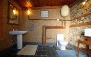 Toilet Kamar 5 The Manor Luxury Service Apartments