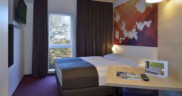 Bedroom B&B Hotel Stuttgart-Bad Cannstatt