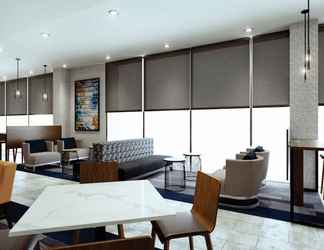 Lobby 2 La Quinta Inn & Suites by Wyndham Louisville NE/Old Henry Rd