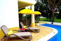 Swimming Pool Immaculate 3-bed Villa in Guia Private Pool