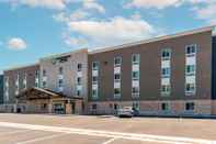 Exterior WoodSpring Suites Bakersfield Airport