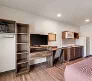 Bedroom 5 WoodSpring Suites Bakersfield Airport