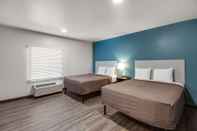 Bedroom WoodSpring Suites Bakersfield Airport