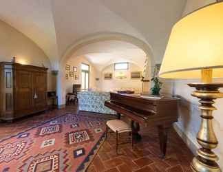 Lobby 2 Villa Giunone With Pool Close to Volterra