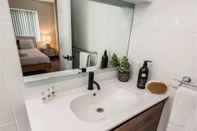 ห้องน้ำภายในห้อง Stylish Apartment in Leafy South Perth