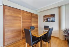 Others 5 QV Waterfront Apt with Wifi - 946