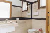 In-room Bathroom Leano Agriresort - Superior Quadruple Room With Mezzanine