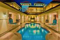 Swimming Pool Neonz Resort & Club