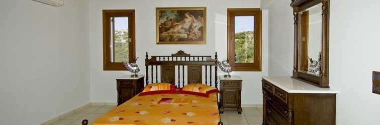 Kamar Tidur Villa Manolia